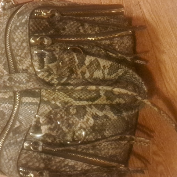 Closet clearance - Picture 4 of 9